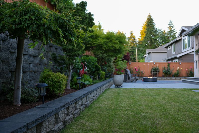 Read more about the article How to Design a Beautiful Front Yard Landscape